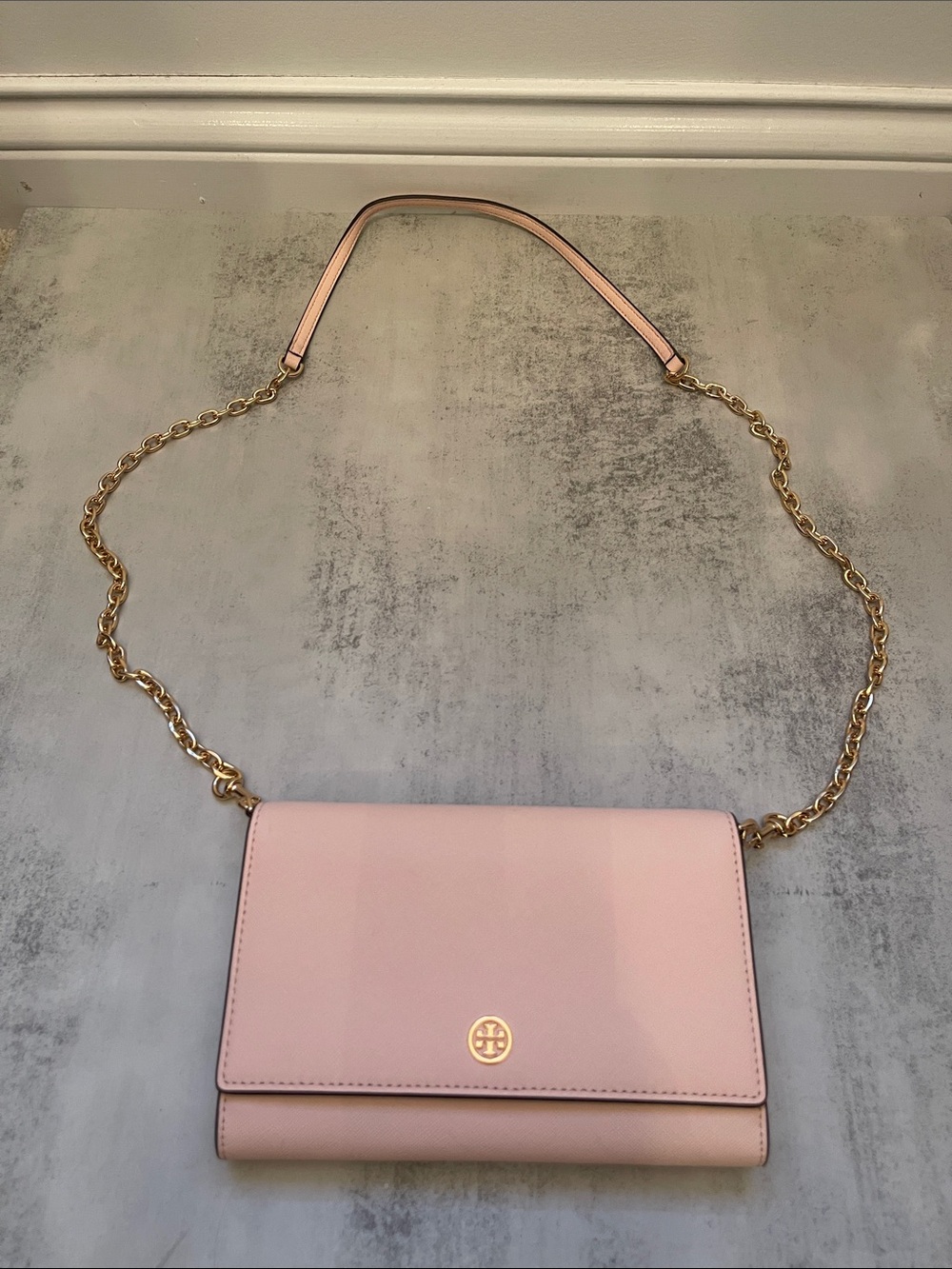 Tory Burch Robinson Light Pink Leather Crossbody Chain Wallet Bag Gold Strap
